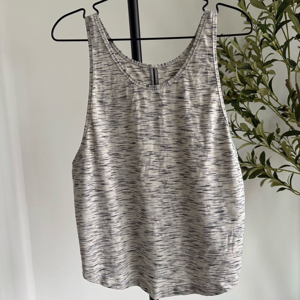 • [Lululemon] Athletic Tank •